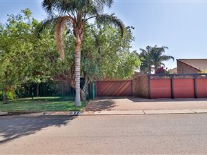 4 Bed House in Montana Park