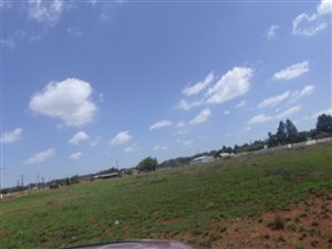 1983 m² Land available in Highbury