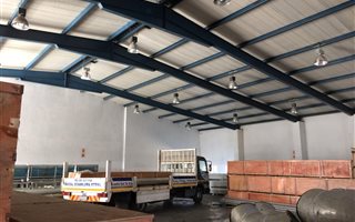 800 m² Industrial space in Jacobs