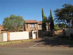 3 Bedroom Duplex in Highveld