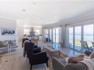6 Bed House in Simons Town