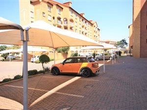 2 Bed Apartment in Die Hoewes