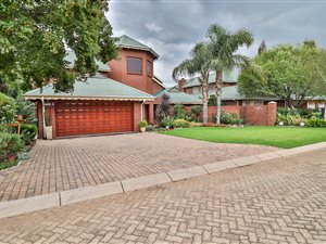 4 Bed House in Lakefield