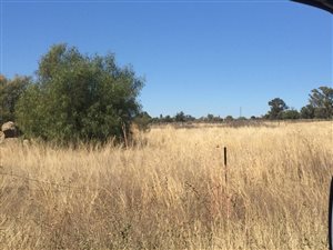 8643 m² Land available in Rayton