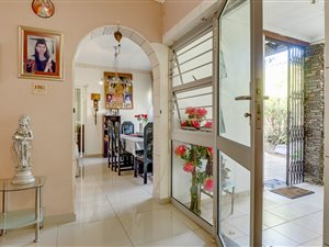 8 Bed House in Atholl Heights
