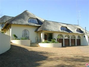 6 Bed House in Ruimsig