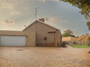 3 Bed House in Ravensklip