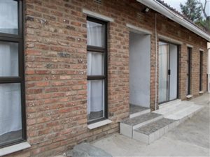 2 Bedroom Garden Cottage in King Williams Town