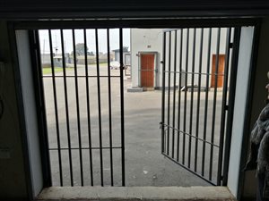 55 m² Industrial space in Petit