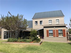 4 Bed House in Boschkop