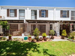 2 Bed Townhouse in Somerset West Central