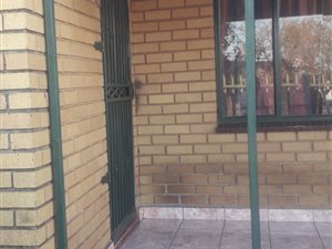 2 Bed House in Etwatwa