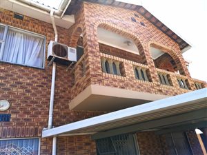 10 Bed House in Merebank