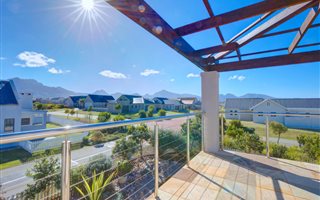 3 Bedroom Townhouse in Kraaibosch