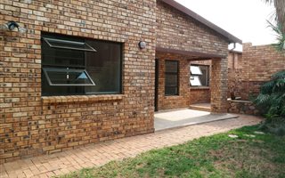 3 Bedroom House in Weltevreden Park