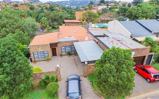 5 Bedroom House in Oakdene
