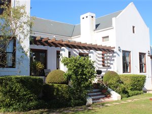 5 Bed House in De Zalze