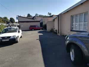 Bachelor apartment in Pinetown Central