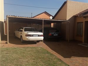 3 Bed House in Clayville