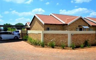 3 Bedroom House in Heuwelsig Estate