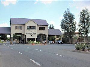 575 m² Land available in Helderwyk