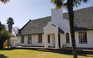5 Bedroom House in Denneoord
