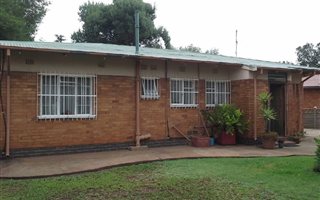 3 Bedroom House in Vanderbijlpark CW1