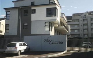 2 Bedroom Apartment in Bloubergstrand