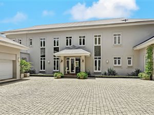 7 Bed House in Hyde Park
