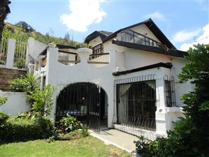 3 Bedroom House in Bezuidenhout Valley