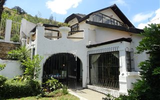 3 Bedroom House in Bezuidenhout Valley