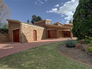 4 Bedroom House in Waterkloof Glen