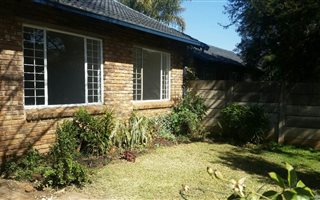 2 Bedroom Townhouse in Rooihuiskraal North