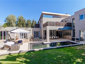 5 Bed House in Fourways Gardens