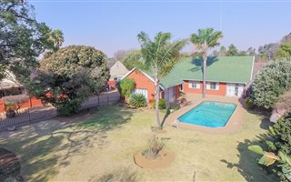 3 Bedroom House in Van Riebeeck Park