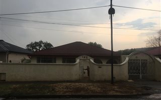 3 Bedroom House in Bezuidenhout Valley