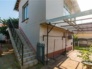 0.5 Bed Garden Cottage in Glenwood