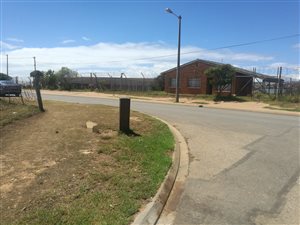645 m² Land available in Kwanonqaba