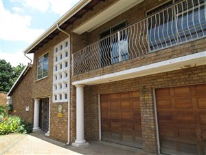6 Bed House in Rooihuiskraal North