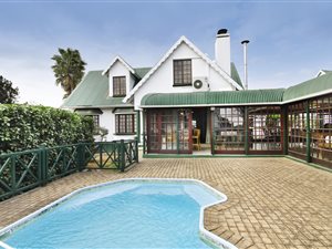 6 Bed Cluster in Vanderbijlpark Central