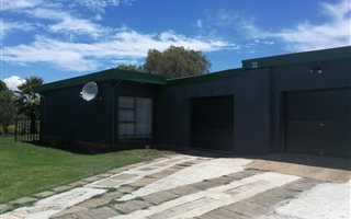 4 Bedroom House in Barry Hertzog Park