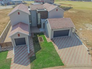 5 Bed House in Copperleaf