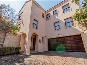 4 Bed House in Lynnwood Glen