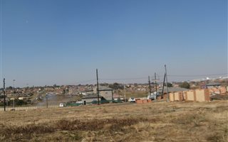408 m² Land available in Clayville East