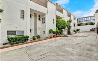 3 Bedroom Apartment in Hyde Park