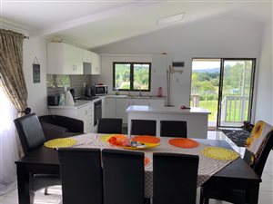 8 Bed House in Byrne Valley