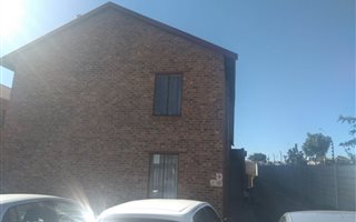 2 Bedroom Townhouse in Olievenhoutbosch