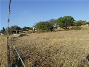 1.6 ha Land available in Die Hoewes
