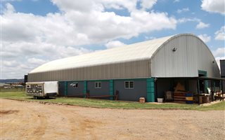 875 m² Industrial space in Rosslyn