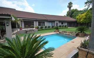 5 Bedroom House in Signal Hill